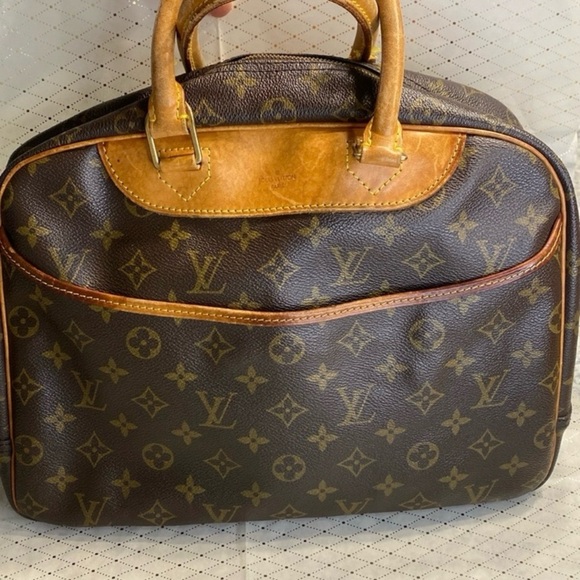 Louis Vuitton Handbags - GUC Louis Vuitton Deauville
